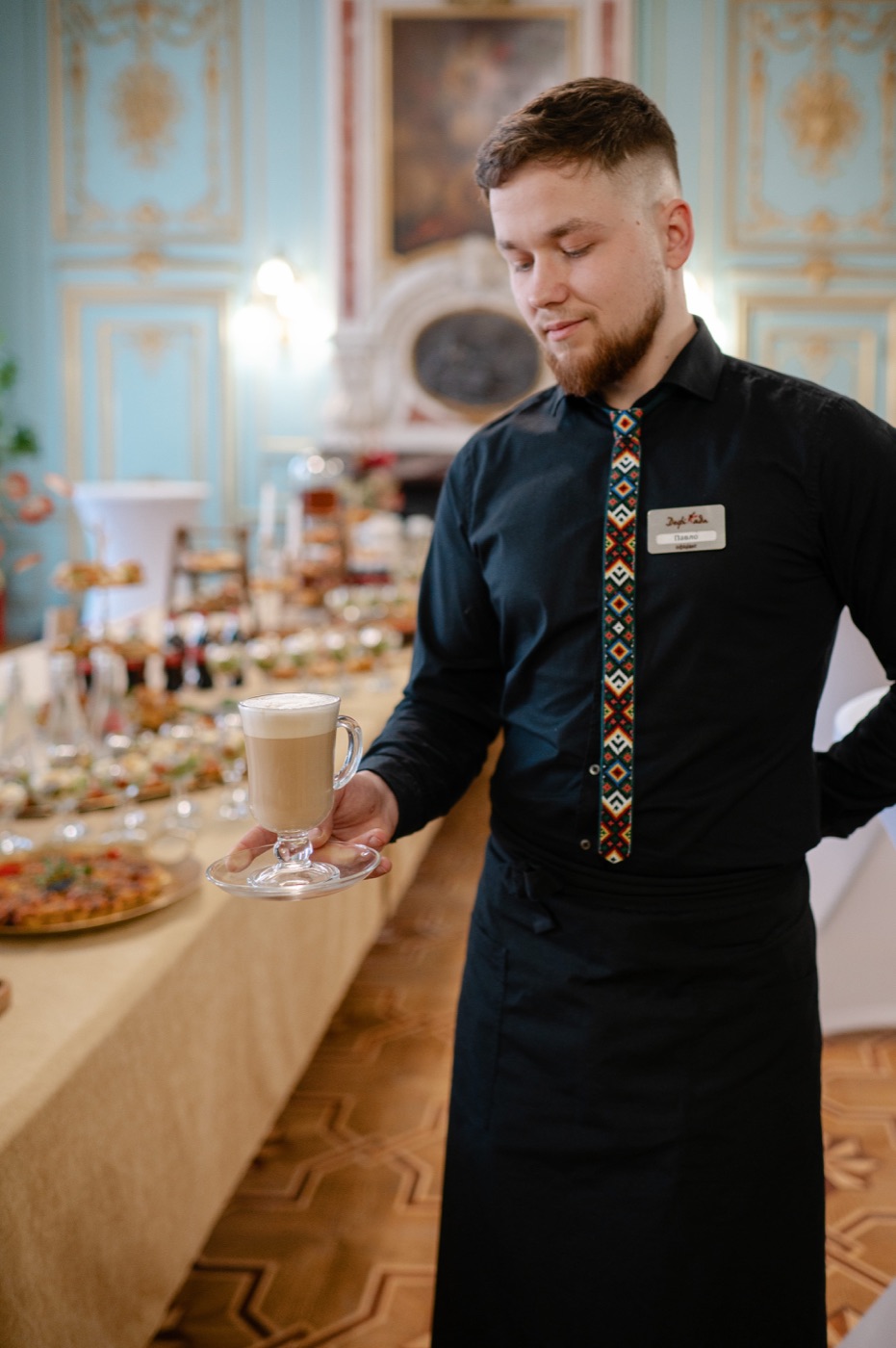 Кавова станція з десертами
